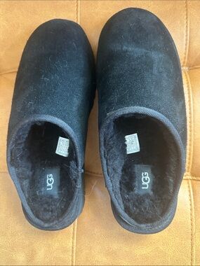UGG Mens Black Slip-On Shearling Lined UGGs size 12